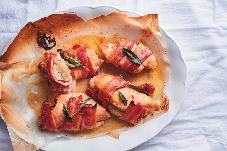 Bacon-wrapped roast chicken breasts stuffed with Gorgonzola recipe