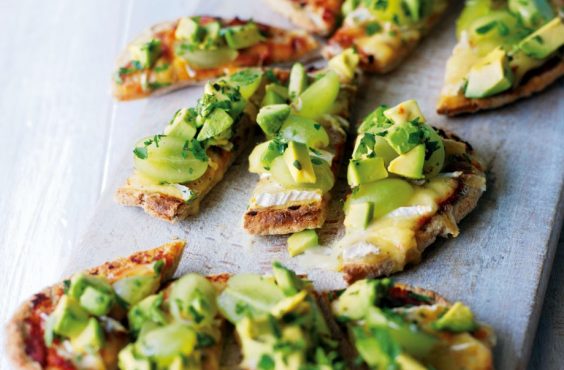 Pita pizzas with brie and avocado