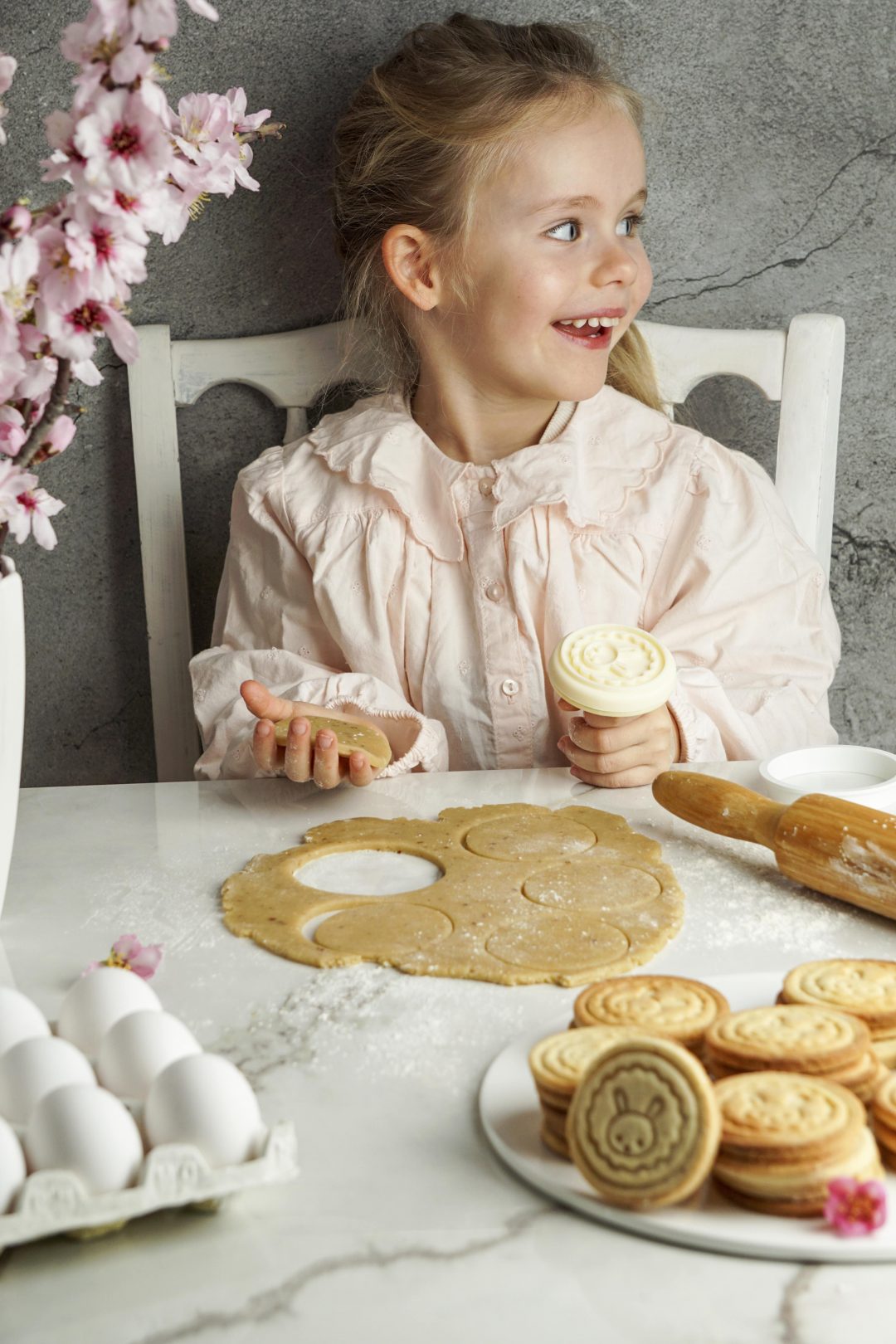 for-the-kids-stamped-cookies-recipe-to-keep-them-busy-during-school