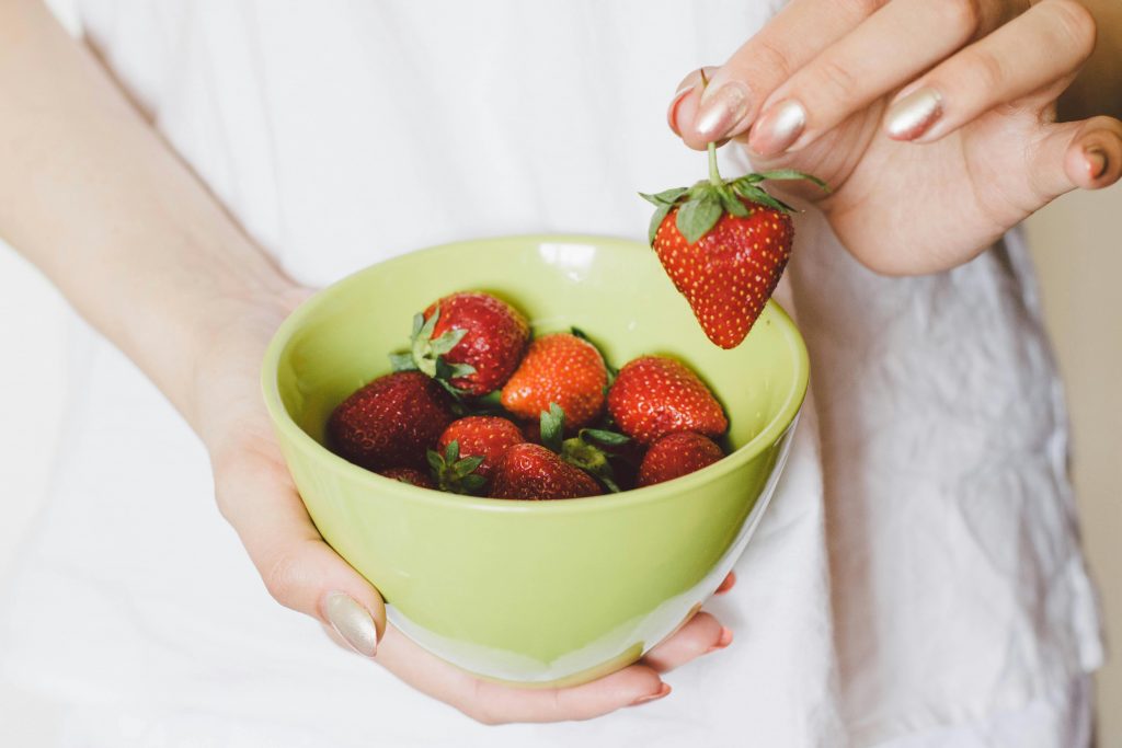 9 health benefits of strawberries