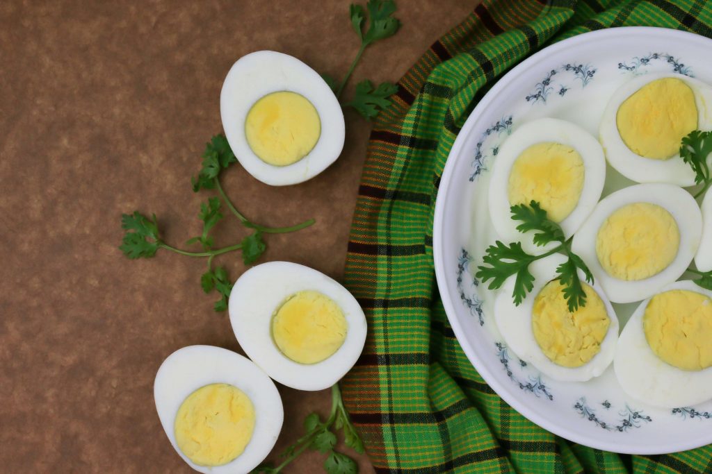 Easy ways to boil a hard boiled egg