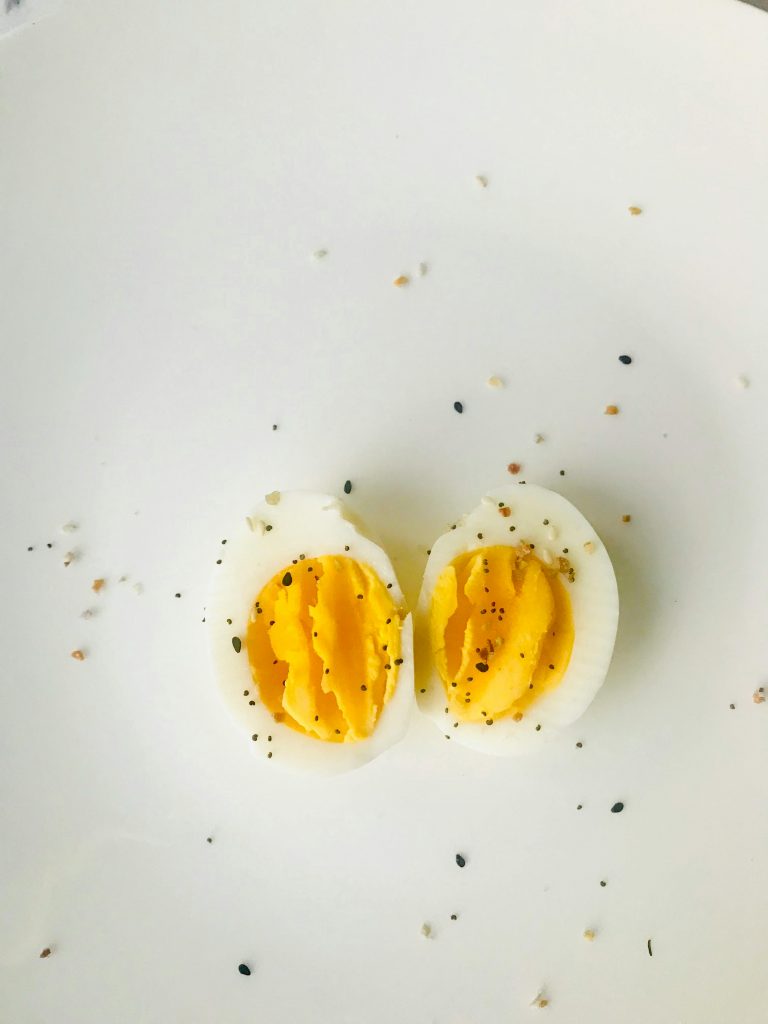 Easy ways to boil a hard boiled egg